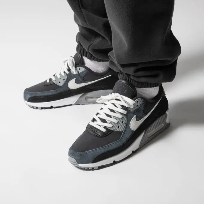 Alternative view of Giày Nike Air Max 90 Premium 'Off-Noir Particle Grey' DA1641-003