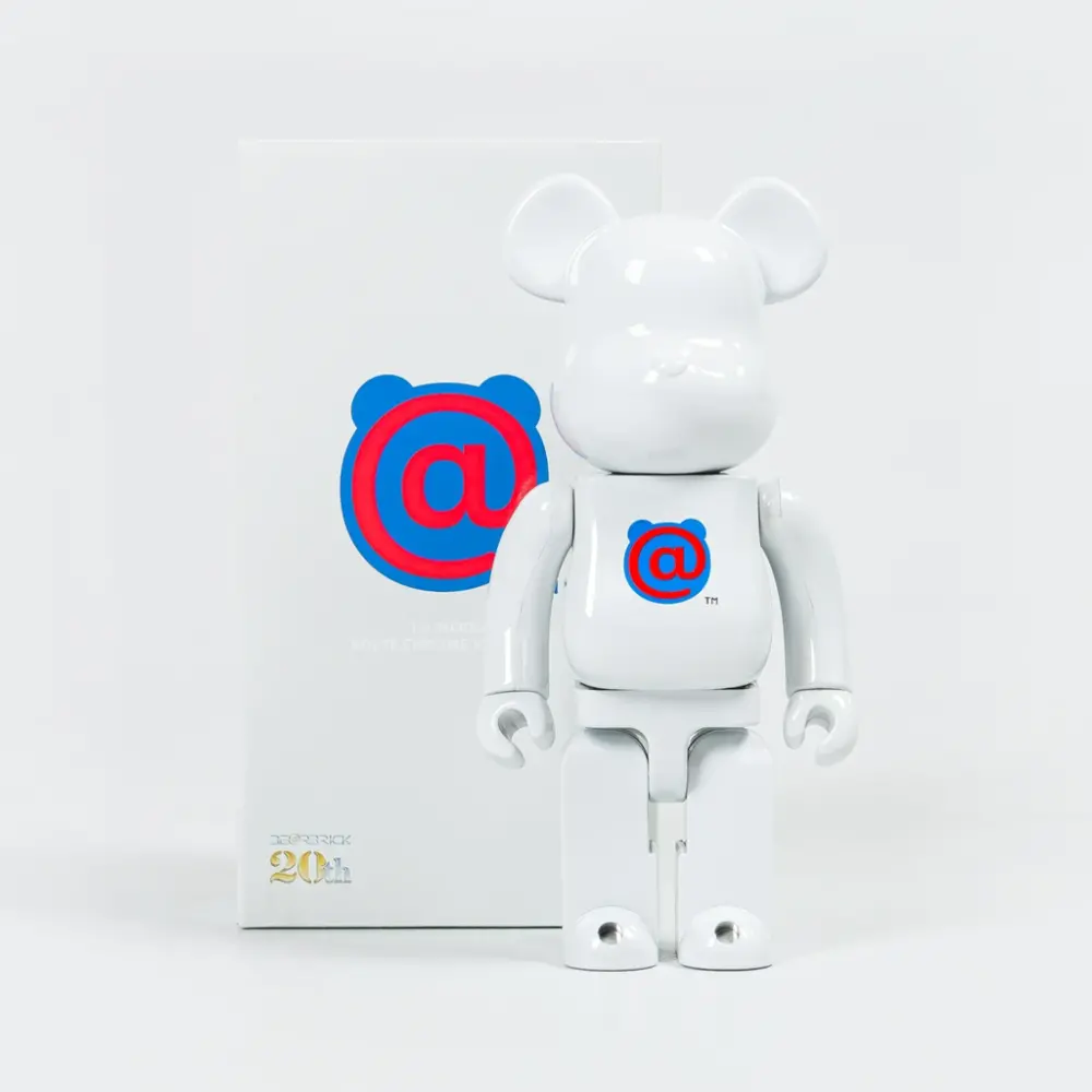 Alternative view of Mô Hình Bearbrick 20th Anniv. 1st Model White Chrome