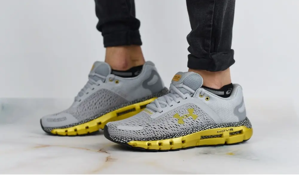 Alternative view of Giày Under Armour HOVR Infinite 2 'Grey Metallic Gold Luster' 3022587-108