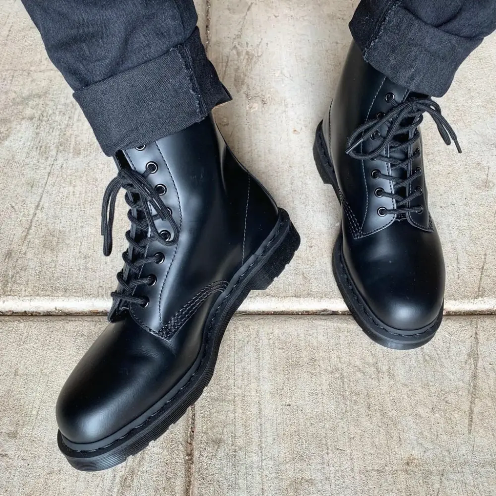 Giày Dr. Martens 1460 Mono Smooth Leather Lace Up Boot Black 14353001 - Ảnh 4