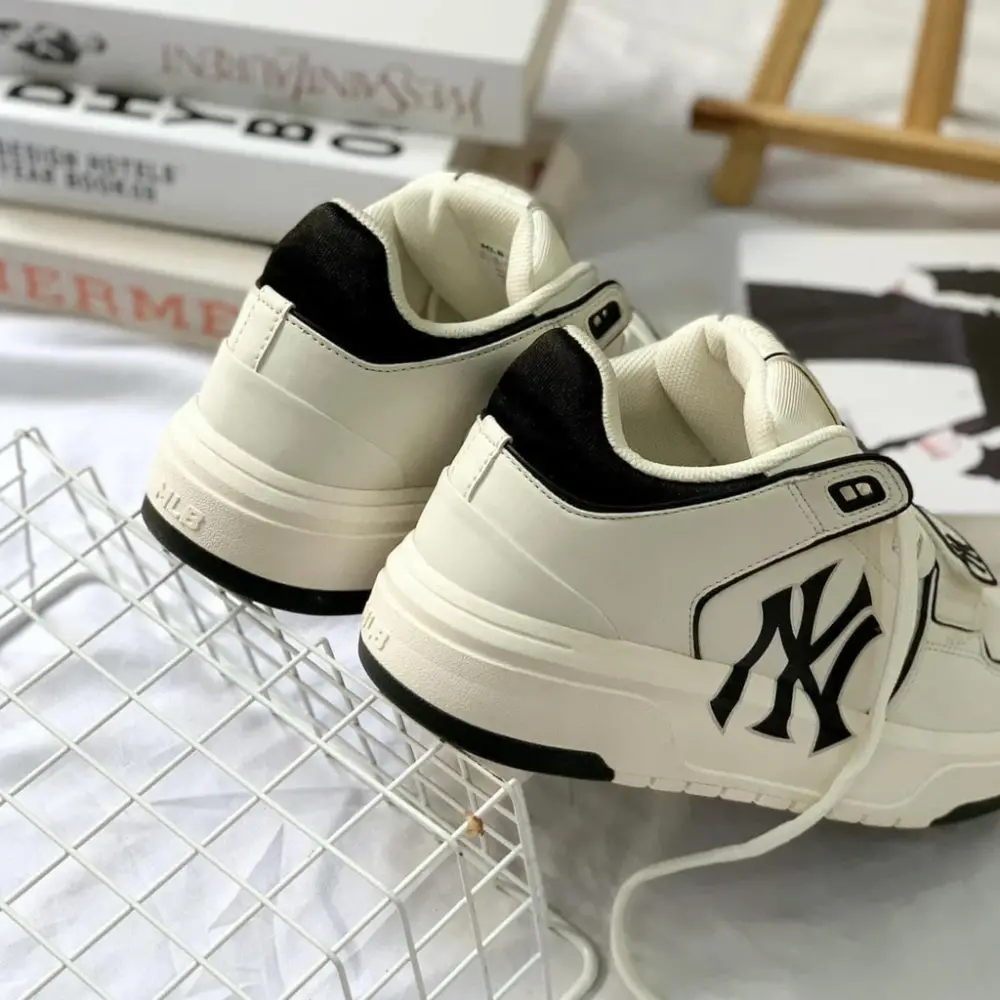 Giày MLB Chunky Mid Liner New York Yankees 'White Black' 3ASXLMB3N-50BKS - Ảnh 5