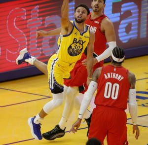 Alternative view of Giày Under Armour Curry Flow 8 'Flow Like Water' GS 3023527-402