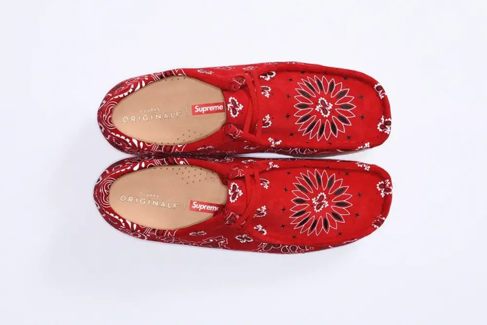 Giày Clarks x Supreme Wallabee Bandana 'Red' 261-42399 - Ảnh 5