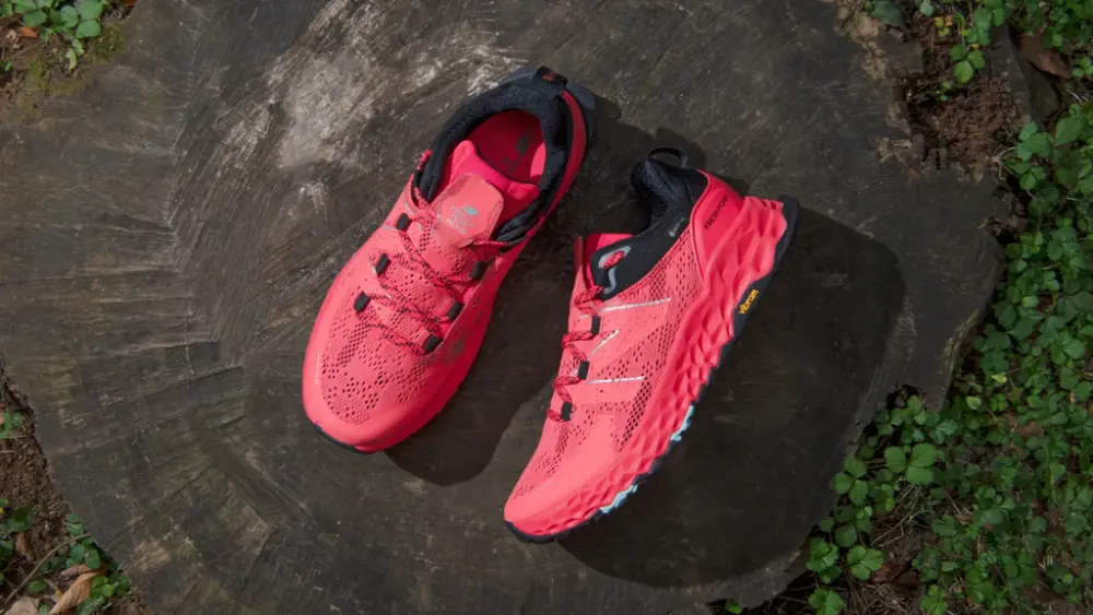 Alternative view of Giày New Balance Fresh Foam Hierrov5 Gore-Tex Red Black MTHIERX5