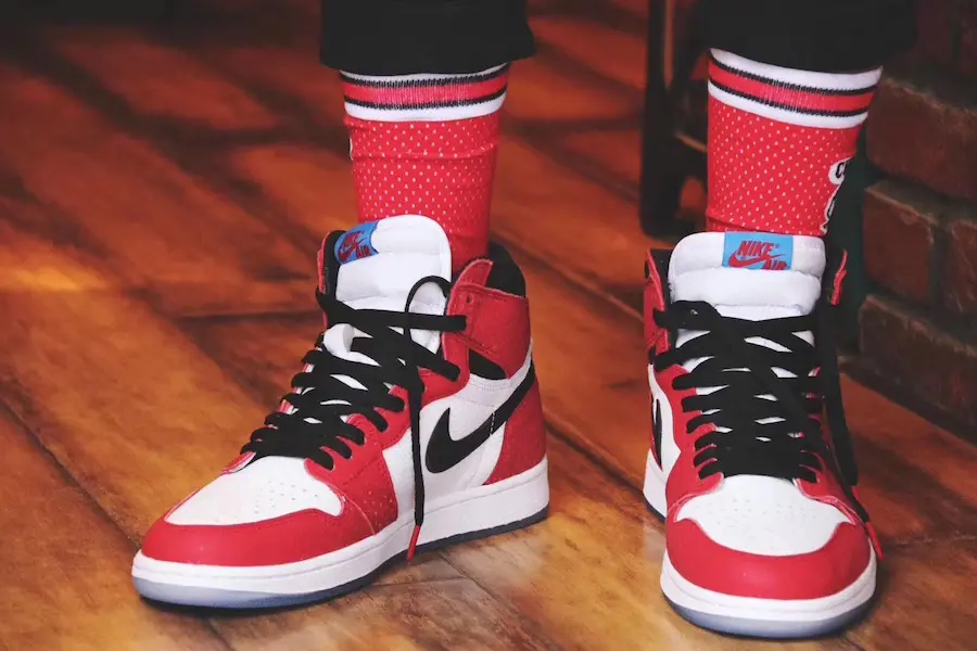 Giày Nike Air Jordan 1 Retro High 'Spider-Man' 555088-602 - Ảnh 3