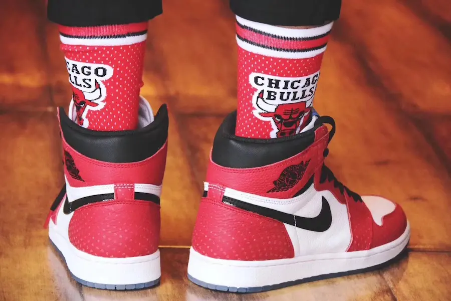 Alternative view of Giày Nike Air Jordan 1 Retro High 'Spider-Man' 555088-602