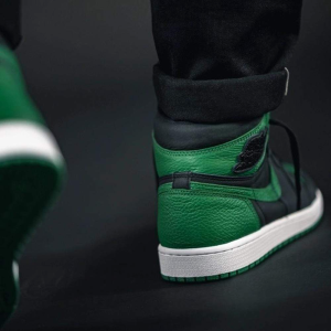 Alternative view of Giày Nike Jordan 1 Retro High 'Pine Green Black' 2.0 555088-030