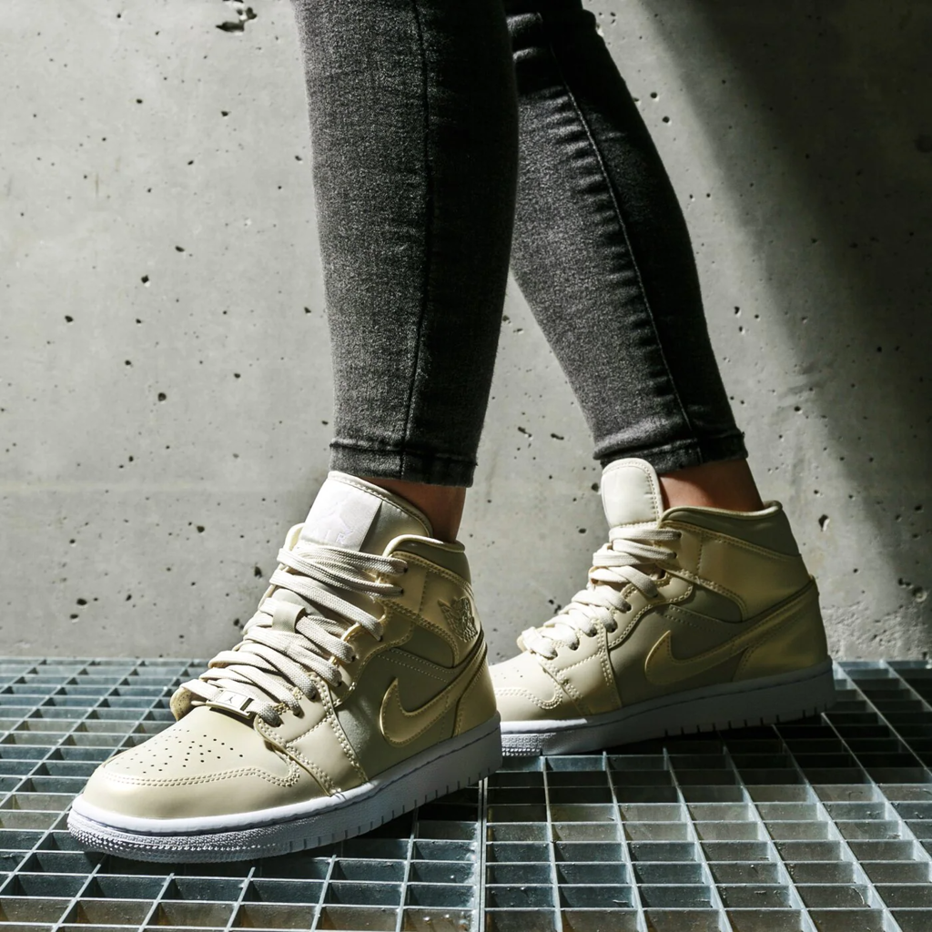 Giày Nike Wmns Air Jordan 1 Mid 'Lemon Yellow' CK6587-200 - Ảnh 2