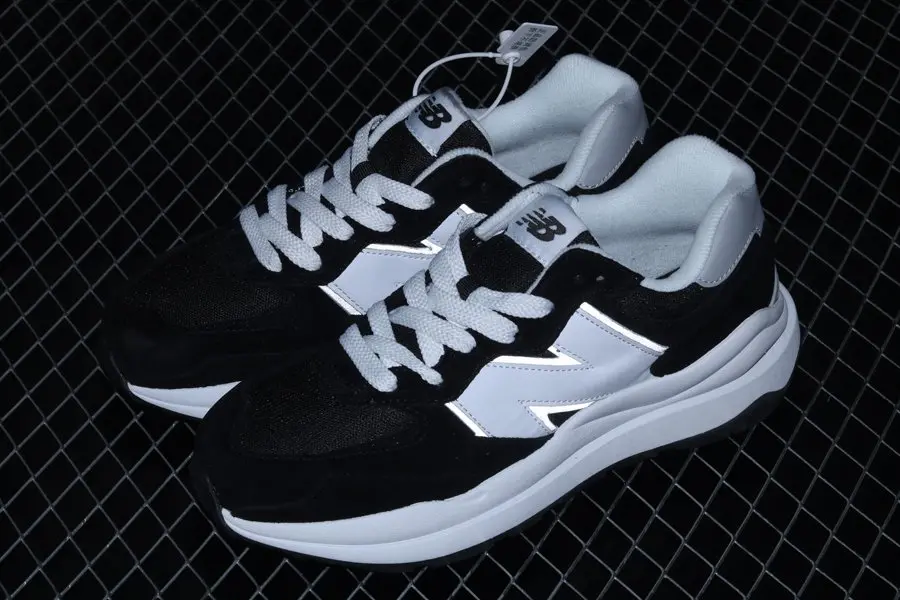 Alternative view of Giày New Balance 57/40 'Black White' M5740CB