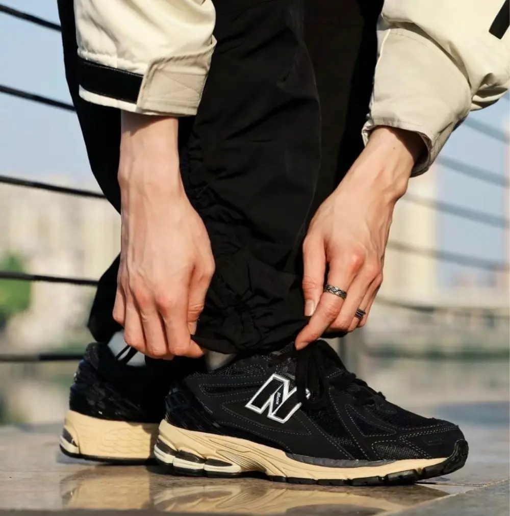 Alternative view of Giày New Balance 1906R 'Black Taos Taupe' M1906RK