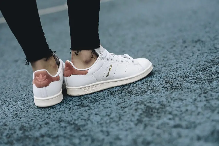 Alternative view of Giày Adidas Stan Smith x Pharrel Williams Vintage Pink CP9702