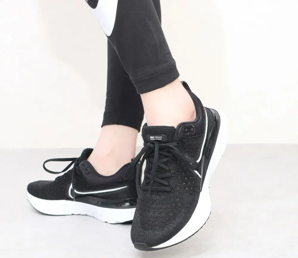 Alternative view of Giày Nike Wmns React Infinity Run Flyknit 2 'Black' CT2423-002