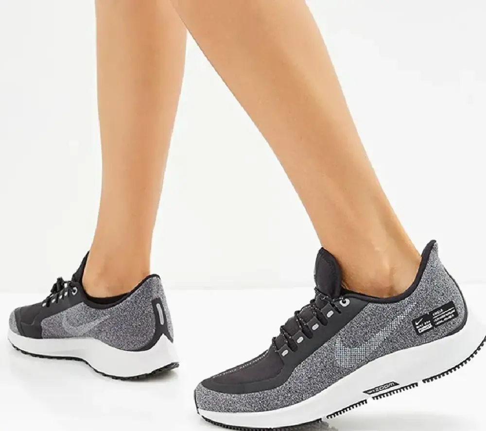 Alternative view of Giày Nike Wmns Air Zoom Pegasus 35 Run Shield 'Vast Grey' AA1644-002