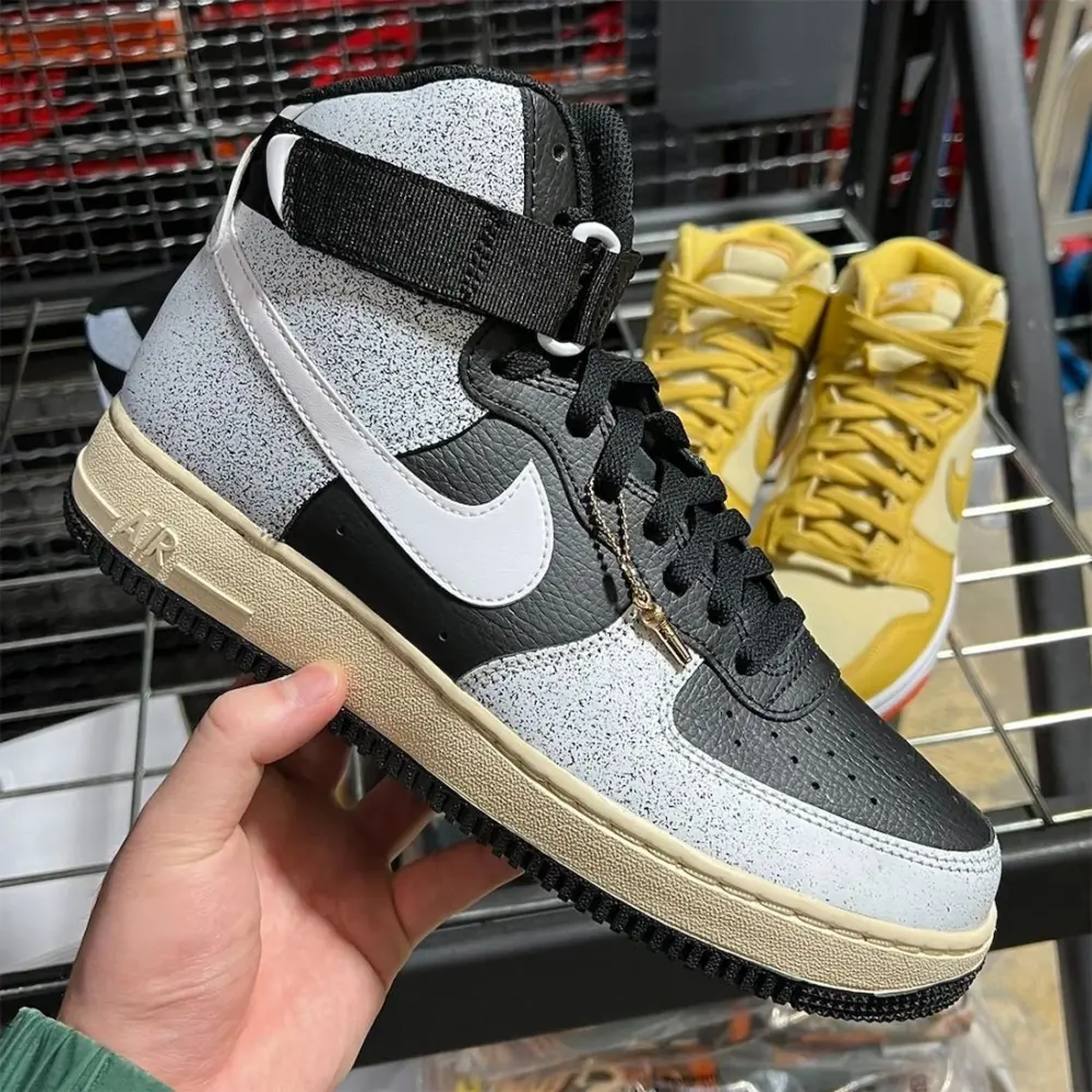 Alternative view of Giày Nike Air Force 1 High ’50 Years of Hip-Hop’ FB2049-001
