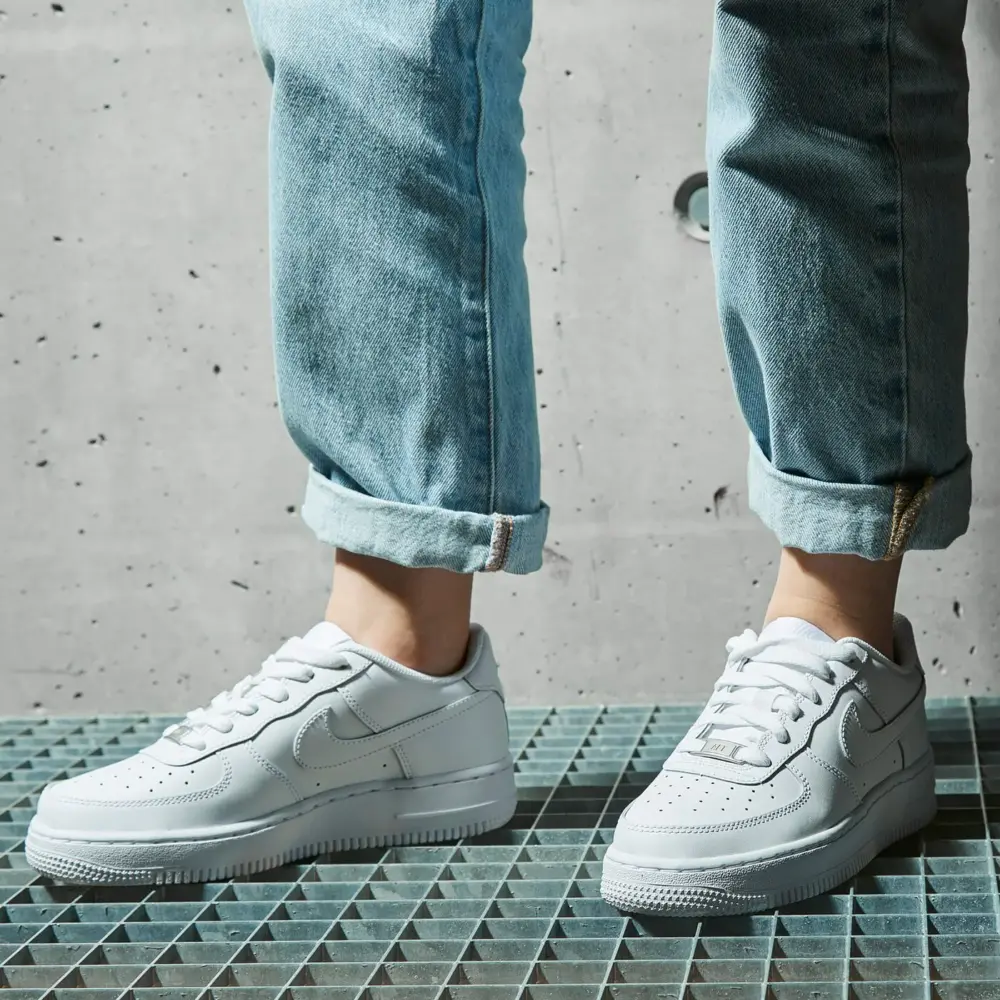 Alternative view of Giày Nike Air Force 1 Low LE GS 'All White' DH2920-111