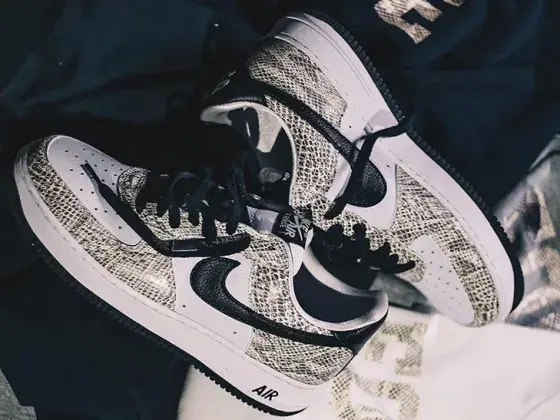 Alternative view of Giày Nike Air Force 1 Low Retro 'Cocoa Snake' 845053-104