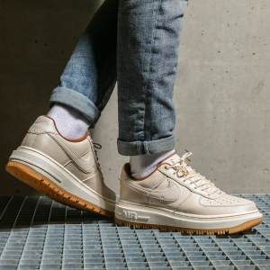 Alternative view of Giày Nike Air Force 1 Luxe 'Pecan' DB4109-200