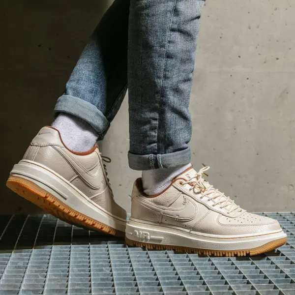 Alternative view of Giày Nike Air Force 1 Luxe 'Pecan' DB4109-200