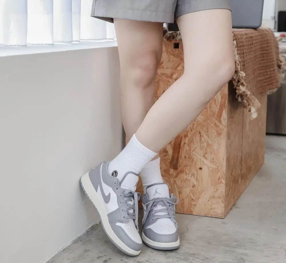 Giày Nike Air Jordan 1 Low 'Vintage Grey' 553558-053 - Ảnh 3