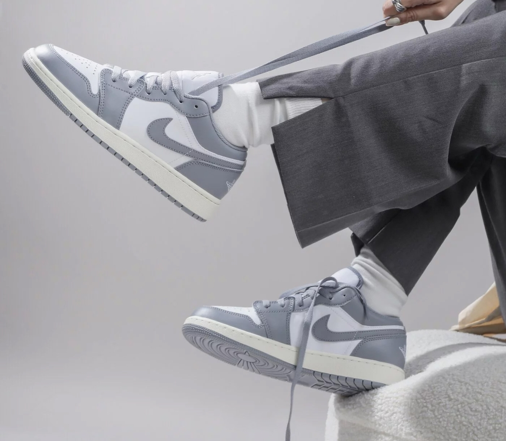 Alternative view of Giày Nike Air Jordan 1 Low 'Vintage Grey' 553558-053