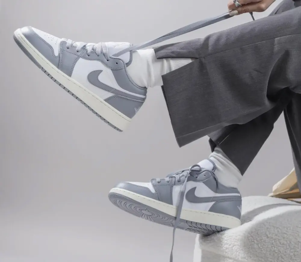 Alternative view of Giày Nike Air Jordan 1 Low 'Vintage Grey' 553558-053