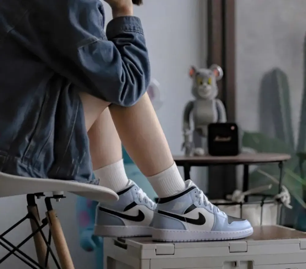 Giày Nike Air Jordan 1 Mid GS 'Ice Blue' 555112-401 - Ảnh 4