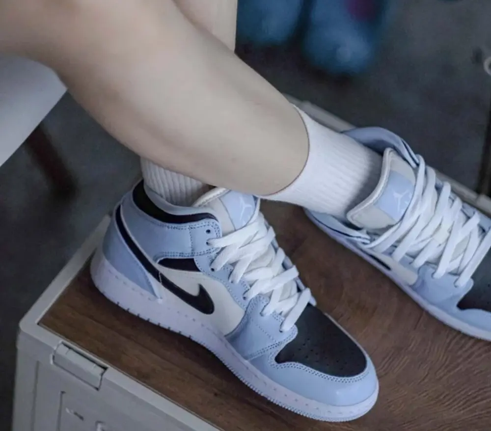 Giày Nike Air Jordan 1 Mid GS 'Ice Blue' 555112-401 - Ảnh 3