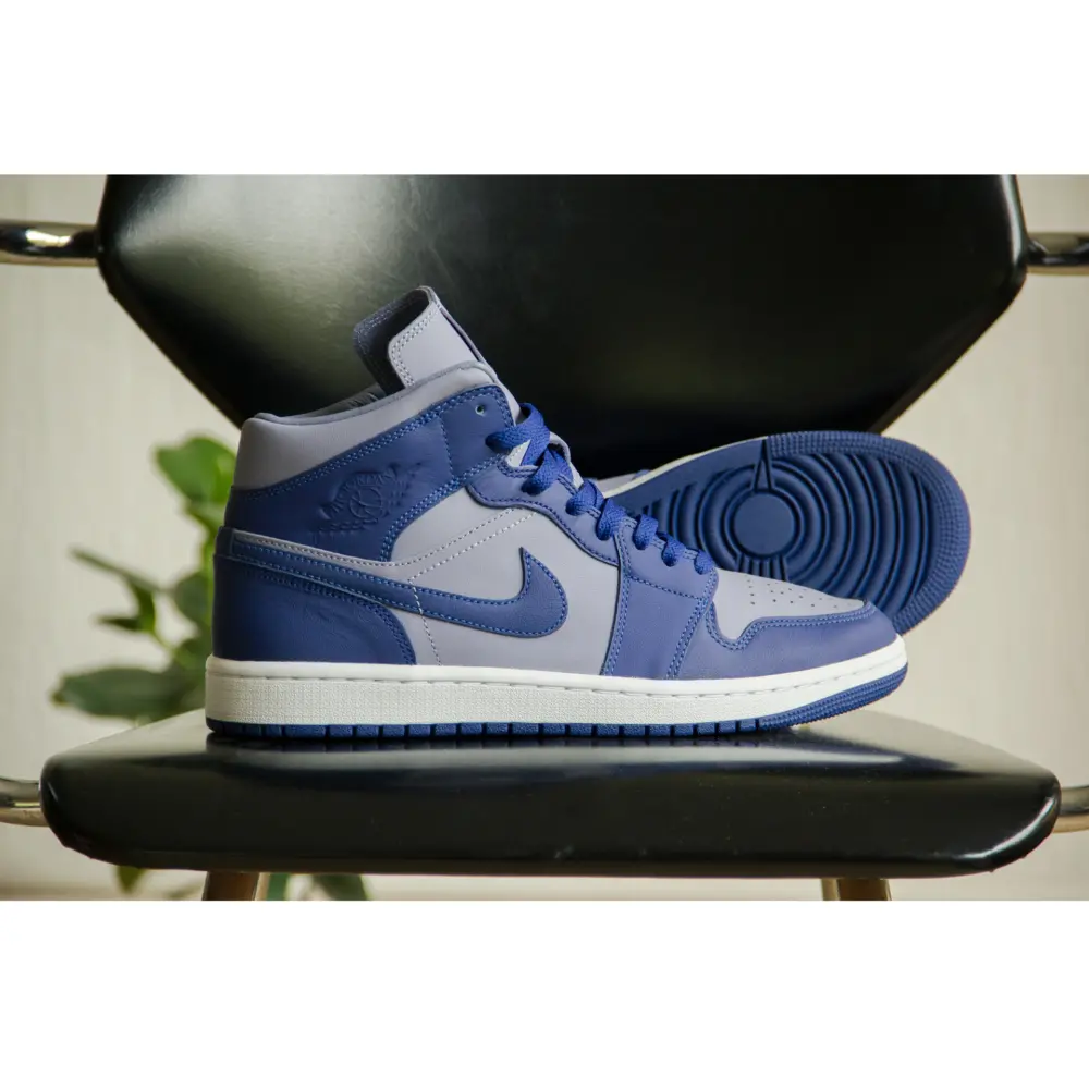 Alternative view of Giày Nike Air Jordan 1 Mid Appears In Georgetown Colors DH7821-500