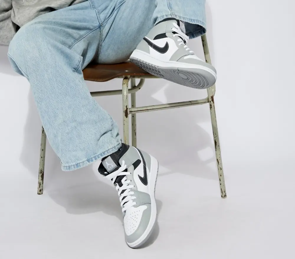 Giày Nike Air Jordan 1 Mid 'Light Smoke Grey' 554724-078 - Ảnh 3