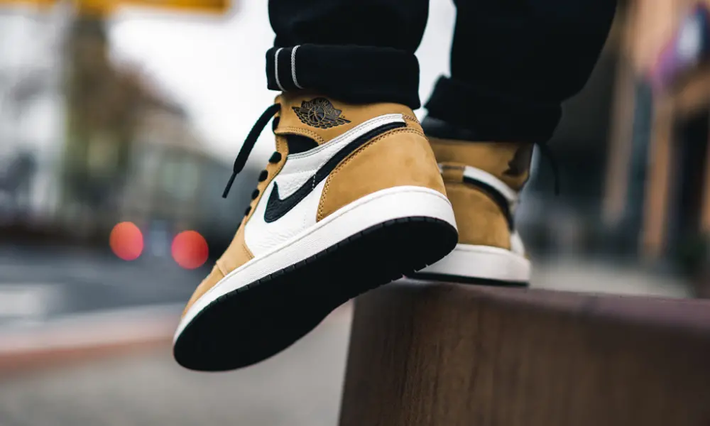 Alternative view of Giày Nike Air Jordan 1 'Rookie of the Year' 555088-700