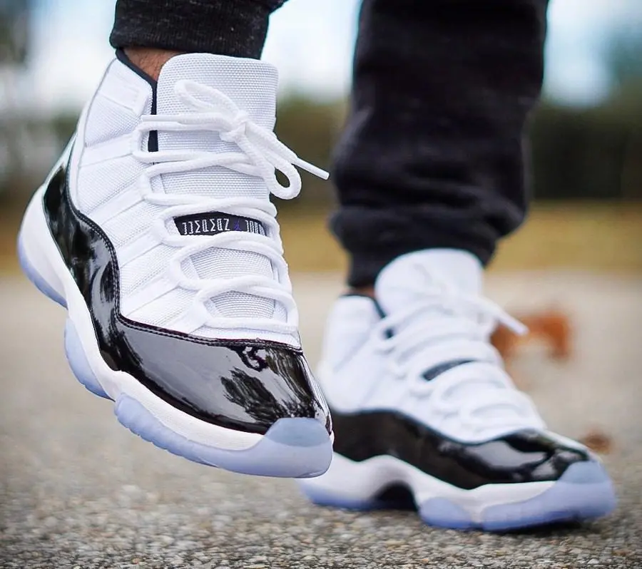 Alternative view of Giày Nike Air Jordan 11 Retro 'Concord' 2011 378037-107