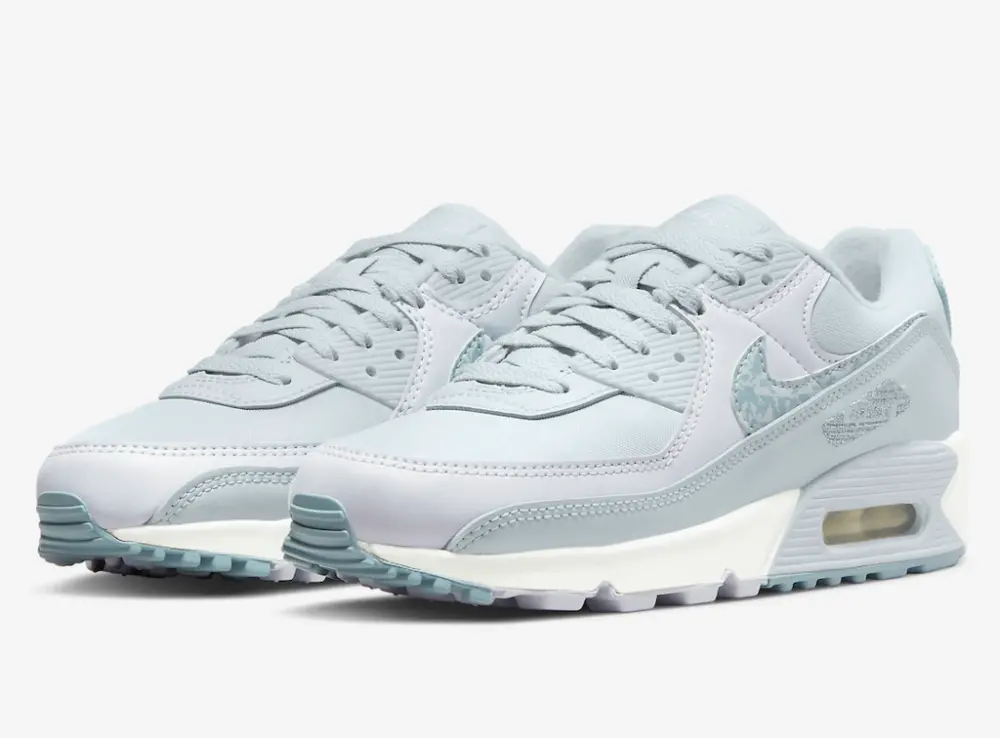 Alternative view of Giày Nike Air Max 90 Reflective Camo Swooshes DJ5415-400