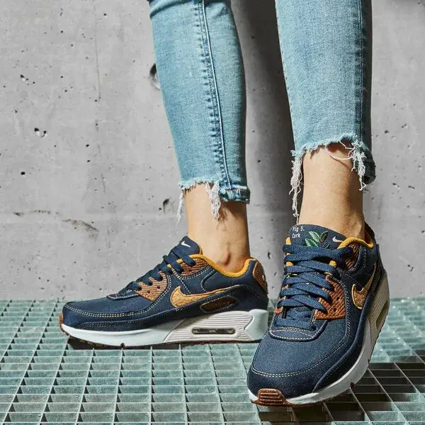 Alternative view of Giày Nike Air Max 90 GS 'Cork Obsidian' DC7774-400