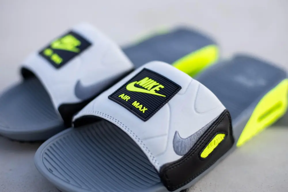 Alternative view of Dép Nike Air Max 90 Slide 'Volt' BQ4635-001
