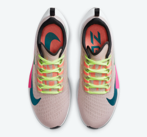 Alternative view of Giày Nike Wmns Air Zoom Pegasus 37 Premium 'Barely Rose Spruce' CQ9977-600