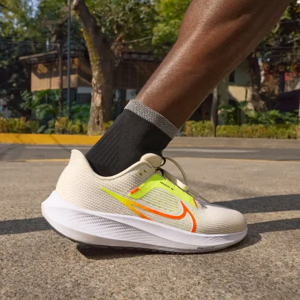 Alternative view of Giày Nike Air Zoom Pegasus 40 ‘Coconut Milk White’ DV3853-101