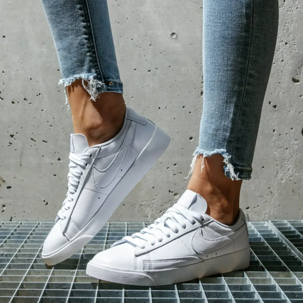 Giày Nike Blazer Low LE 'Triple White' AV9370-111 - Ảnh 4