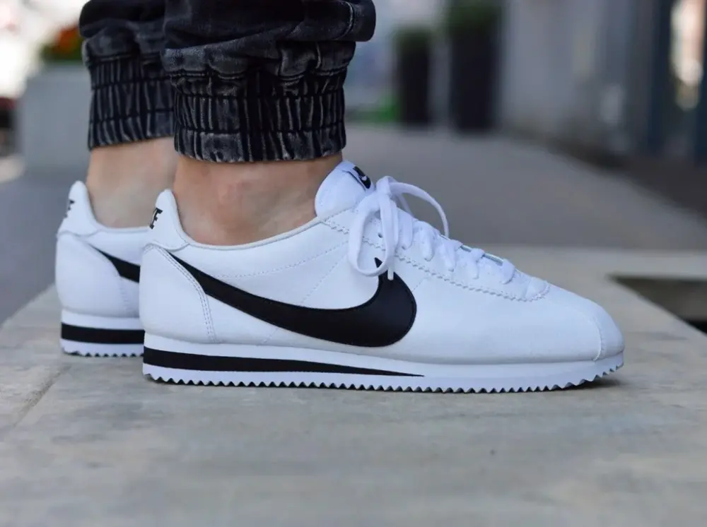 Alternative view of Giày Nike Classic Cortez Leather 'White' 749571-100