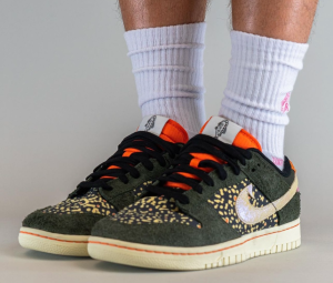 Alternative view of Giày Nike Dunk Low SE 'Gone Fishing Rainbow Trout' FN7523-300
