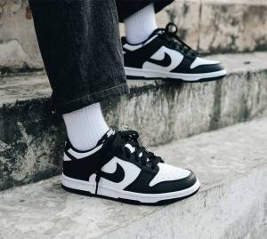 Alternative view of Giày Nike Dunk Low White Black 2021 (W) DD1503-101