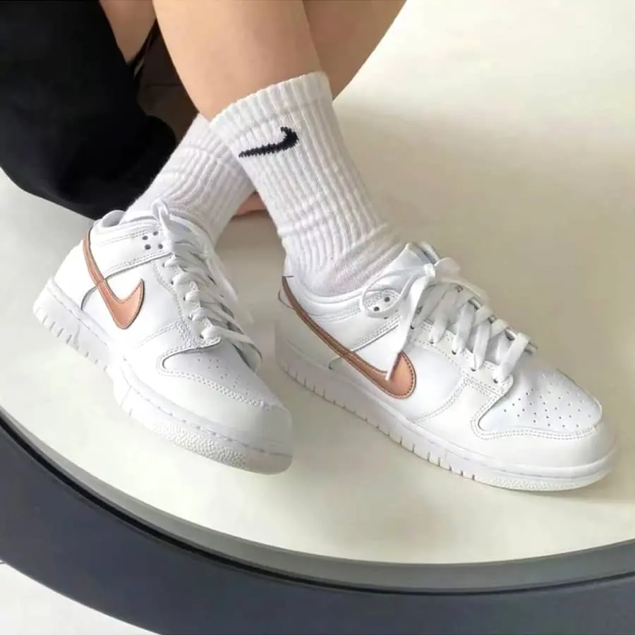 Giày Nike Dunk Low GS 'White Metallic Red Bronze' DH9765-100 - Ảnh 4