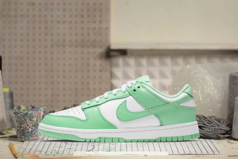 Alternative view of Giày Nike Wmns Dunk Low 'Green Glow' DD1503-105