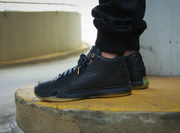Alternative view of Giày Nike Kobe 10 Mid EXT 'Black Gum' 802366-002
