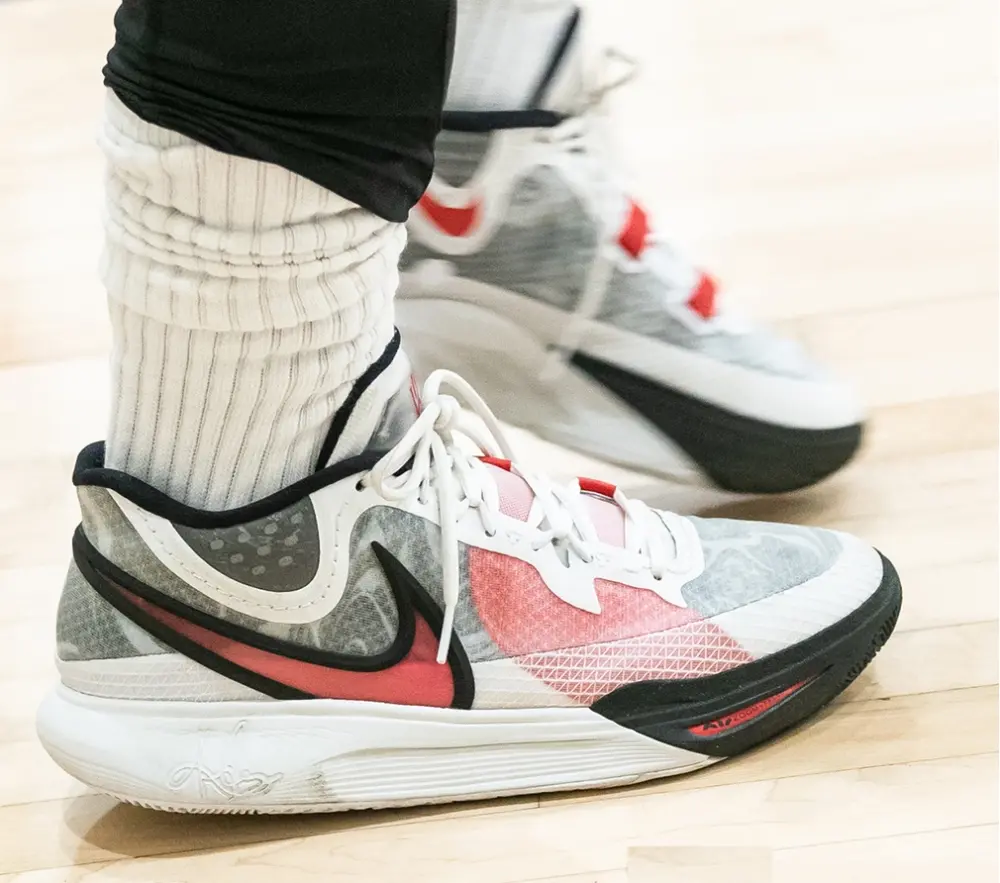 Alternative view of Giày Nike Kyrie 8 'White University Red' DJ6017-100