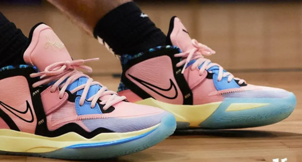 Alternative view of Giày Nike Kyrie 8 Infinity 'Valentine's Day' DH5385-900