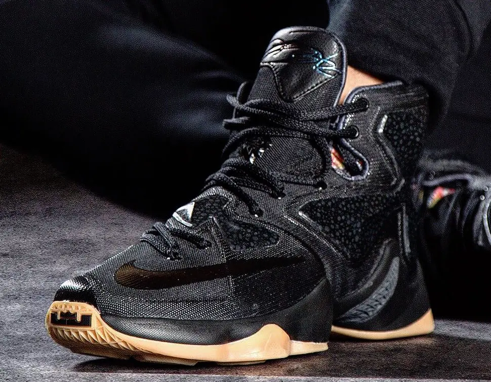 Alternative view of Giày Nike LeBron 13 'Black Lion' 807219-001