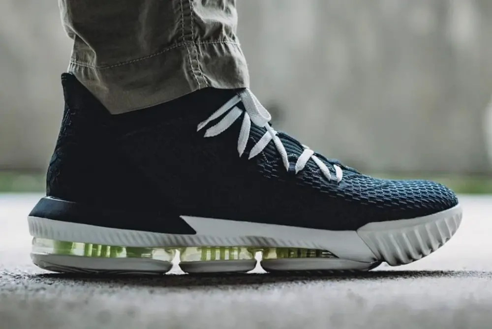 Alternative view of Giày Nike LeBron 16 Low 'Black Python' CI2668-004