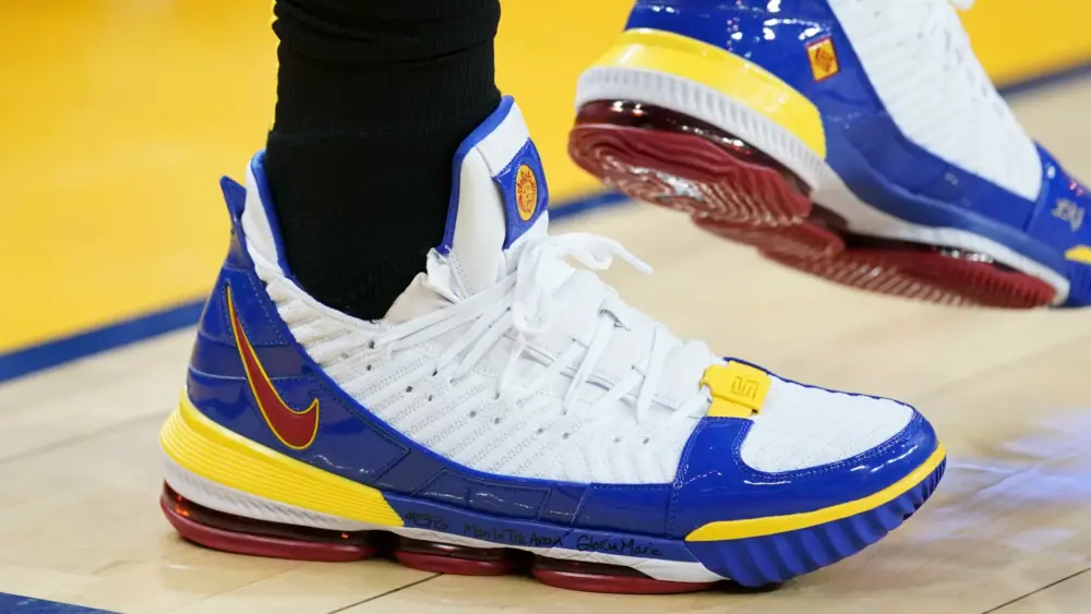 Alternative view of Giày Nike LeBron 16 SB EP 'SuperBron' CD2450-100