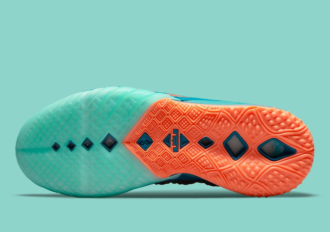 Giày Nike LeBron 18 'We Are Family' CQ9283-300 - Ảnh 4