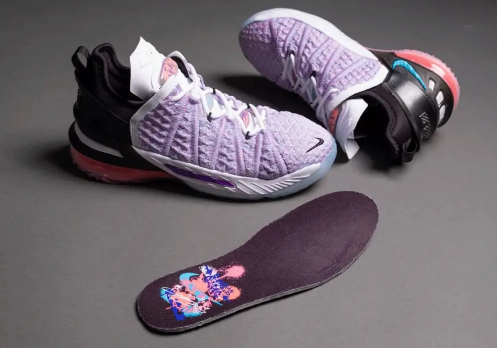 Alternative view of Giày Nike LeBron 18 'Graffiti' CQ9283-900